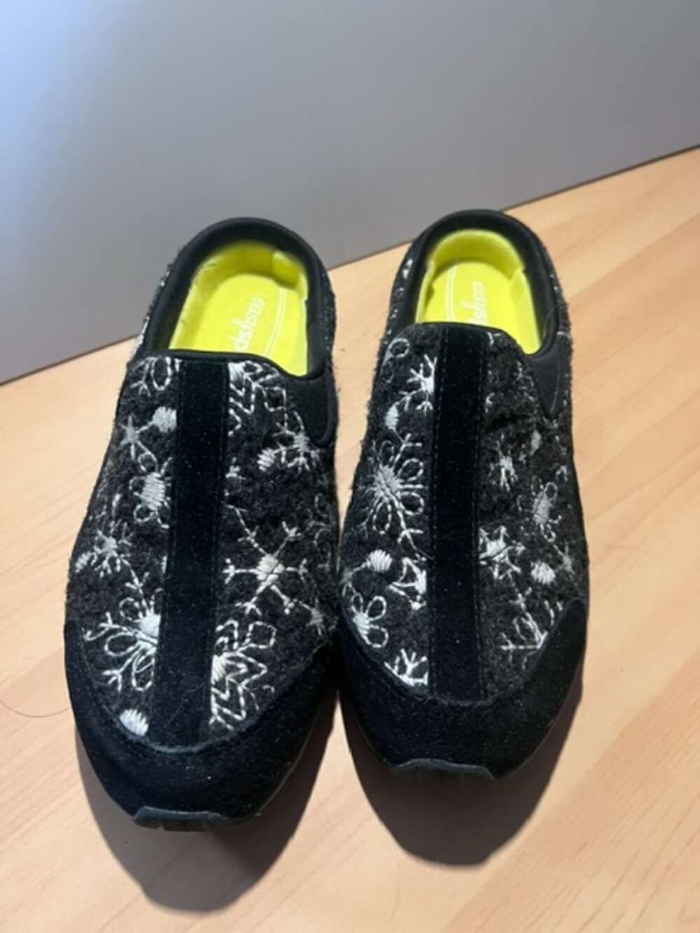 EASY SPIRIT Women's Size 6.5 Clogs black white slip-on mule sneakers Travel time